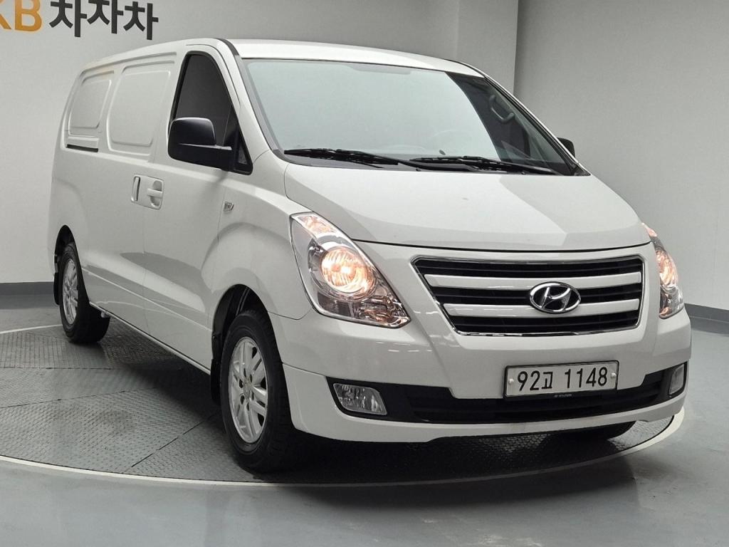 2016 HYUNDAI GRAND STAREX 3 -seater diesel van Smart Special