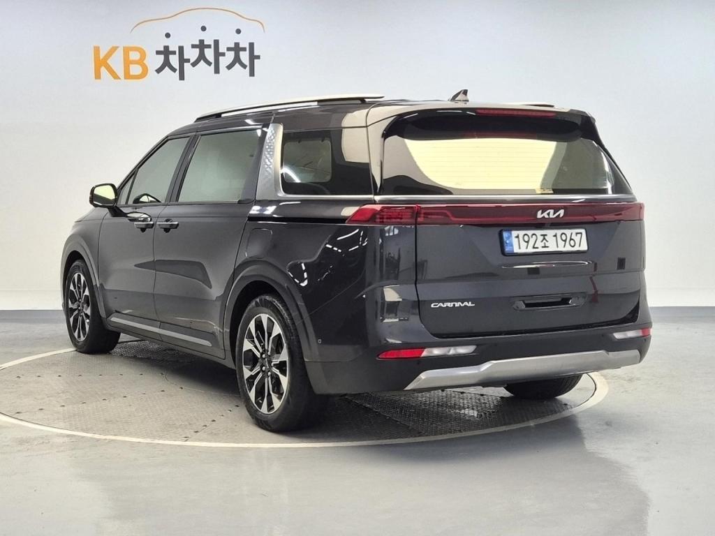 2023 KIA CARNIVAL (KA4) 9 -seater diesel signature