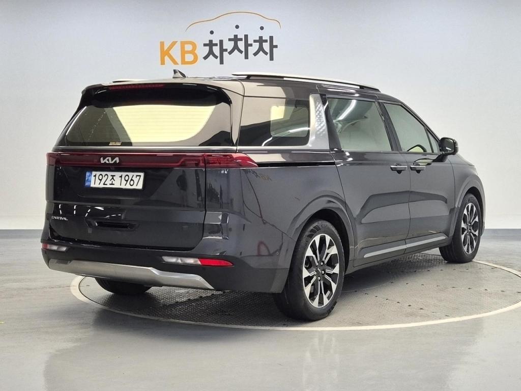 2023 KIA CARNIVAL (KA4) 9 -seater diesel signature