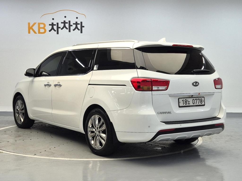 2016 KIA ALL NEW CARNIVAL 9 -seater diesel nobless