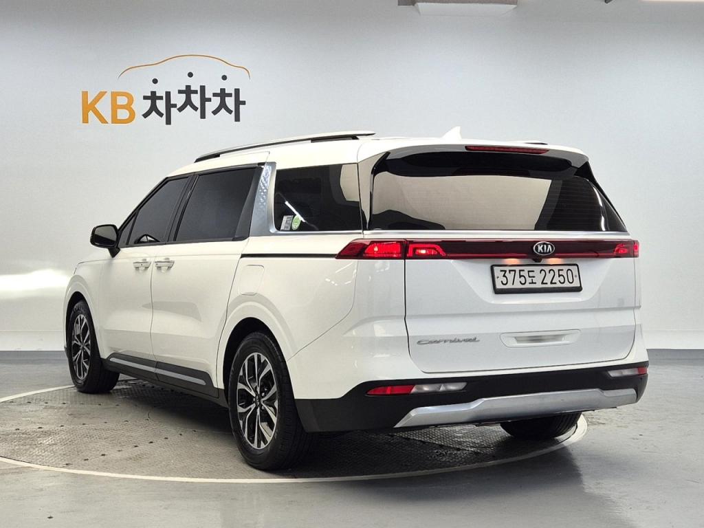 2021 KIA CARNIVAL (KA4) 9 -seater diesel nobless