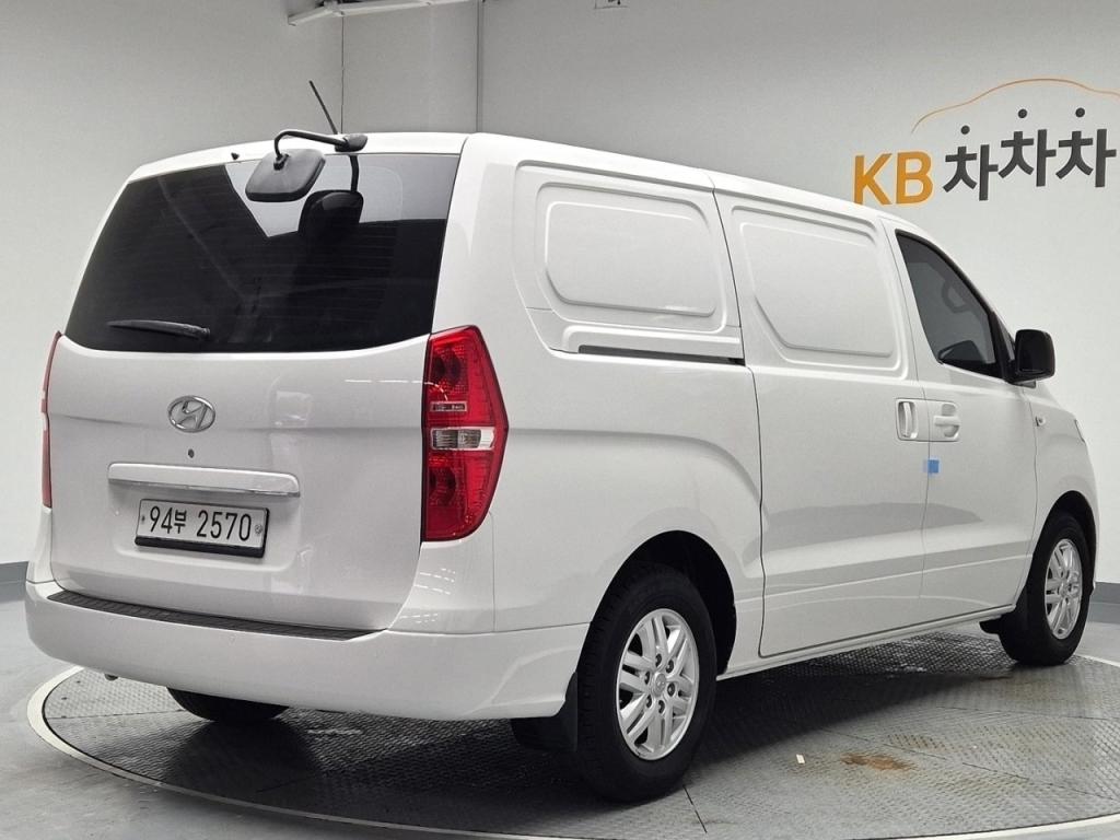 2019 HYUNDAI THE NEW GRAND STAREX 3 -seater diesel van smart