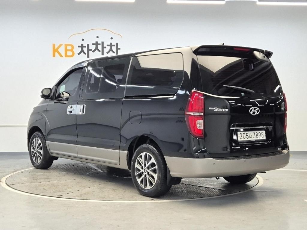 2019 HYUNDAI THE NEW GRAND STAREX 9 -seater diesel 4WD Exclusive