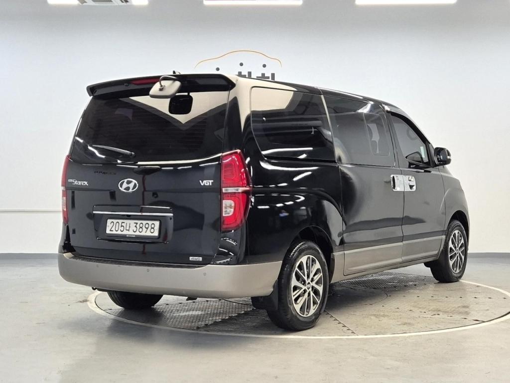 2019 HYUNDAI THE NEW GRAND STAREX 9 -seater diesel 4WD Exclusive