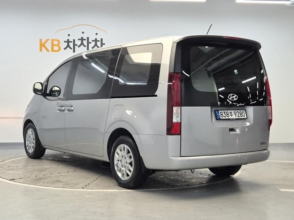 2022 HYUNDAI STARIA 3.5 LPG cargo 3 seater Modern