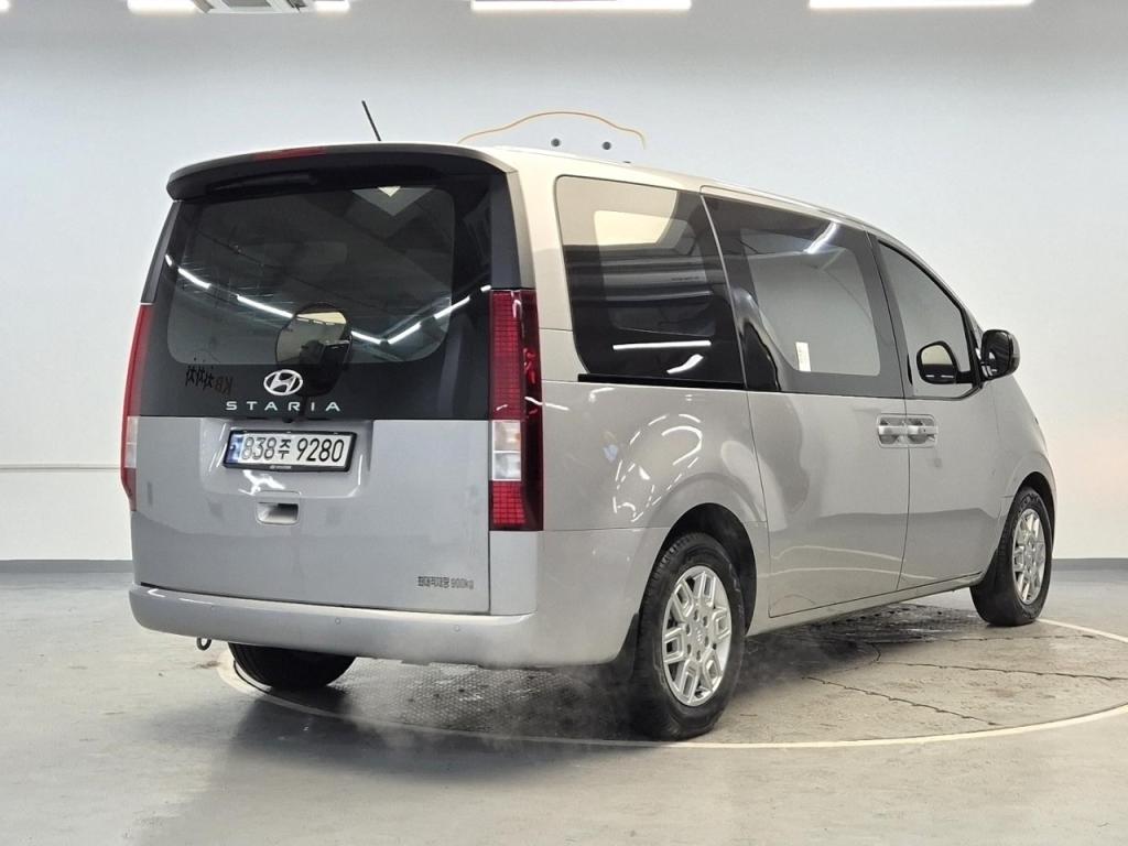 2022 HYUNDAI STARIA 3.5 LPG cargo 3 seater Modern