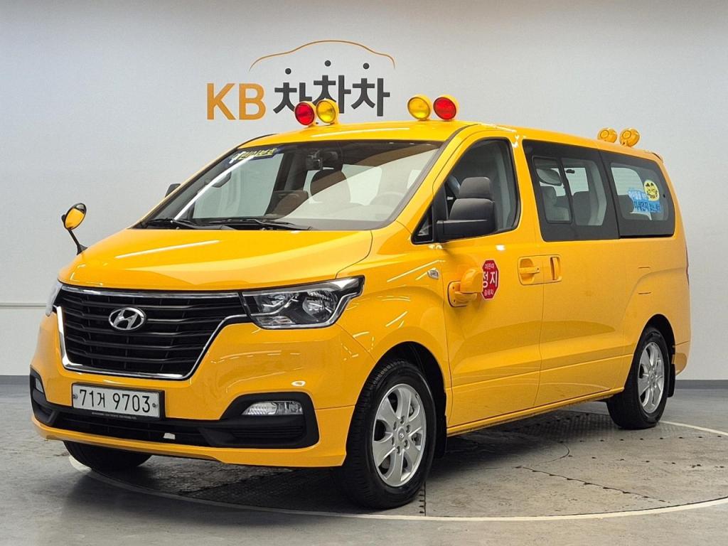 2021 HYUNDAI THE NEW GRAND STAREX Children's protective car 12 -seater LPI