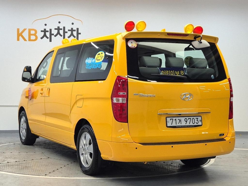 2021 HYUNDAI THE NEW GRAND STAREX Children's protective car 12 -seater LPI
