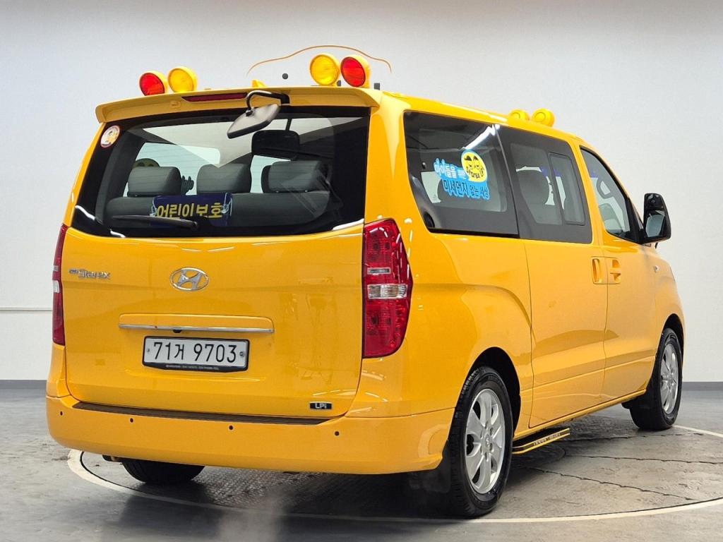 2021 HYUNDAI THE NEW GRAND STAREX Children's protective car 12 -seater LPI