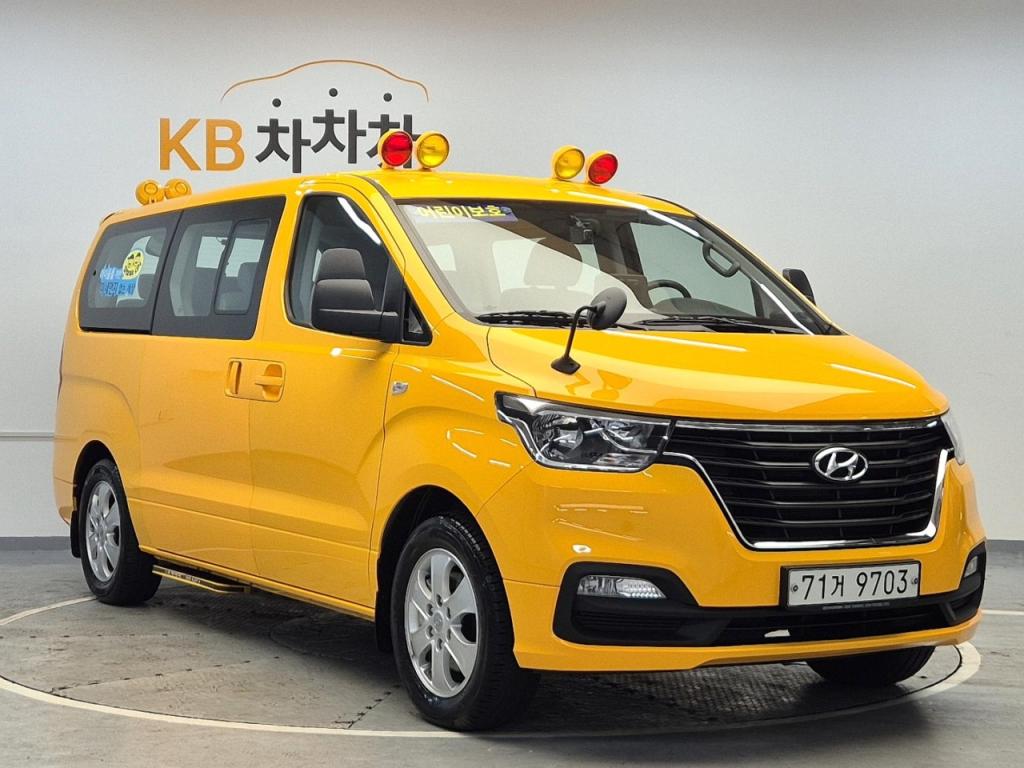 2021 HYUNDAI THE NEW GRAND STAREX Children's protective car 12 -seater LPI