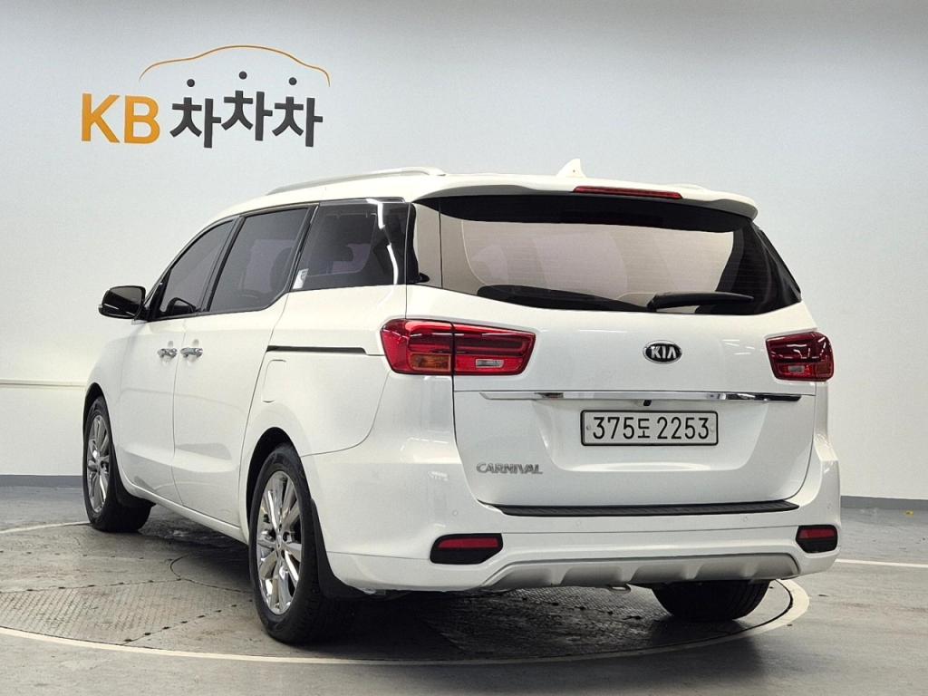 2020 KIA THE NEW CARNIVAL 9 -seater diesel Noblesse Special