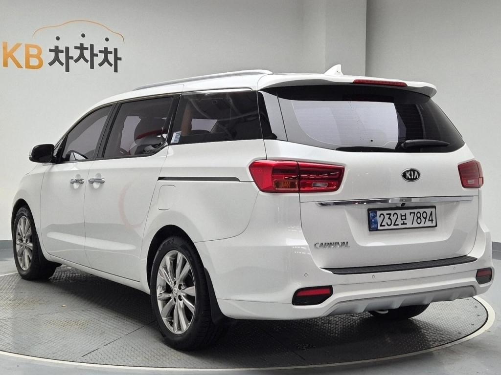 2019 KIA THE NEW CARNIVAL 9 -seater diesel Prestige
