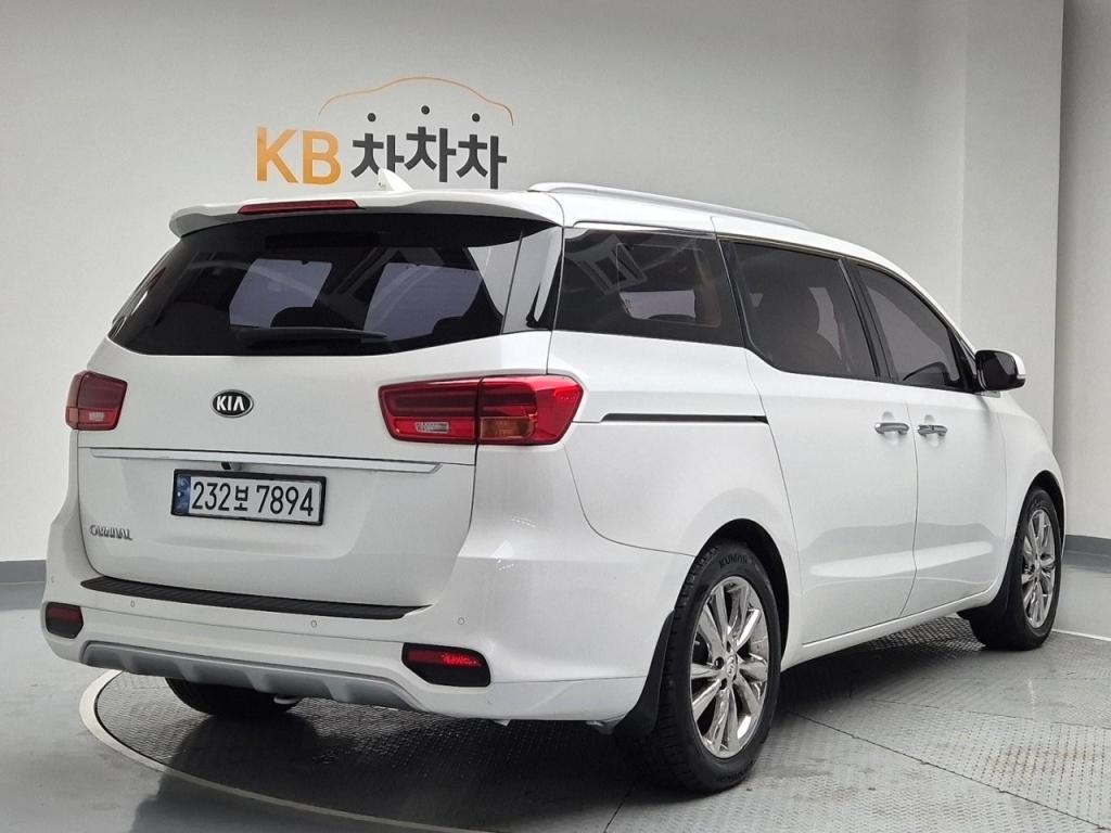 2019 KIA THE NEW CARNIVAL 9 -seater diesel Prestige