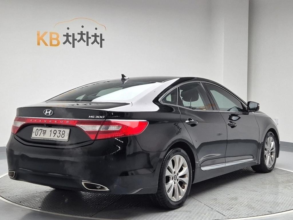 2012 HYUNDAI GRANDEUR HG LPI Rent -a -Car Prime