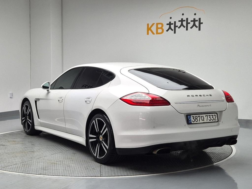 2011 PORSCHE PANAMERA 