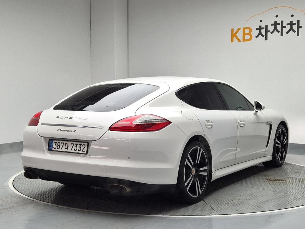 2011 PORSCHE PANAMERA 