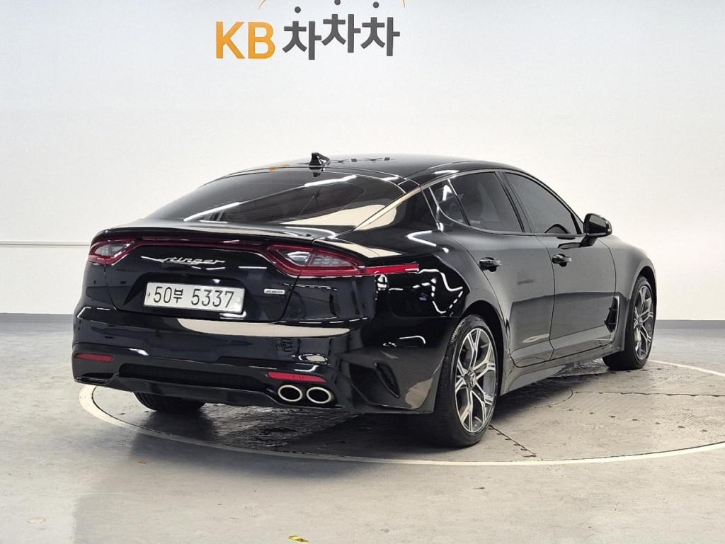 2019 KIA STINGER 