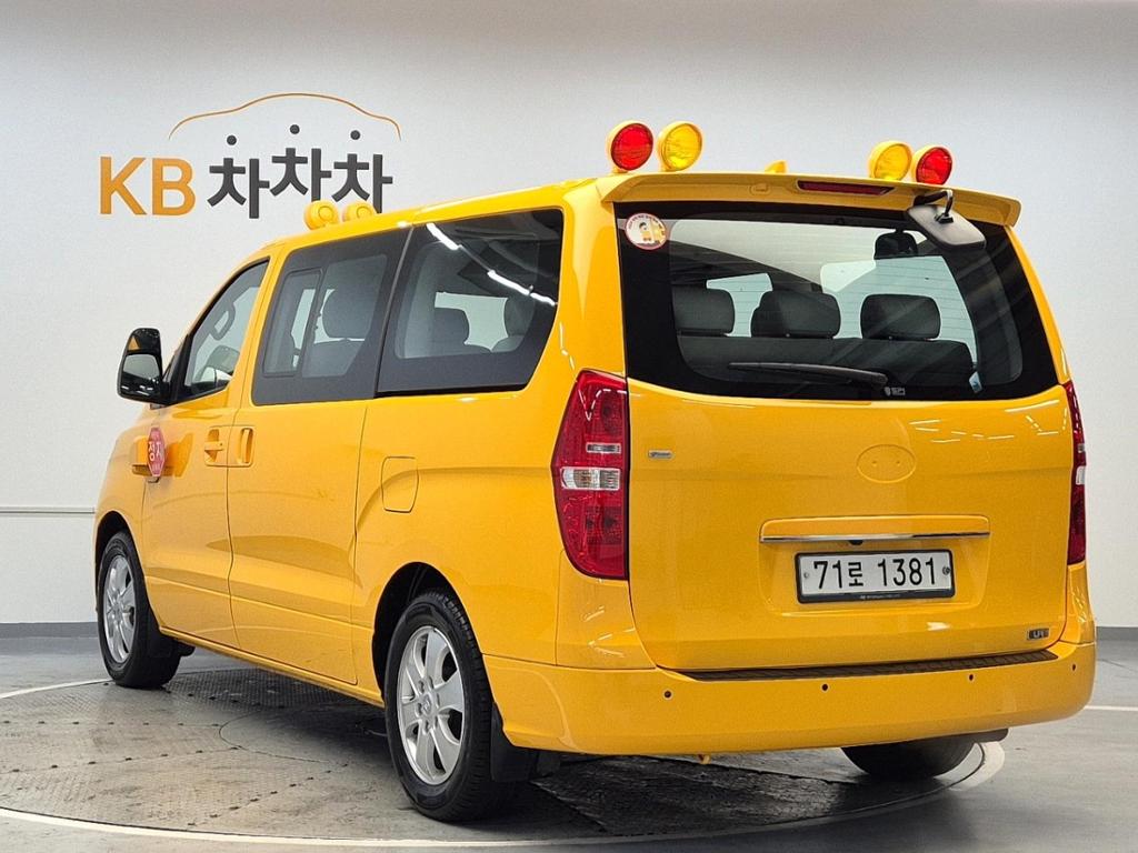 2021 HYUNDAI THE NEW GRAND STAREX 