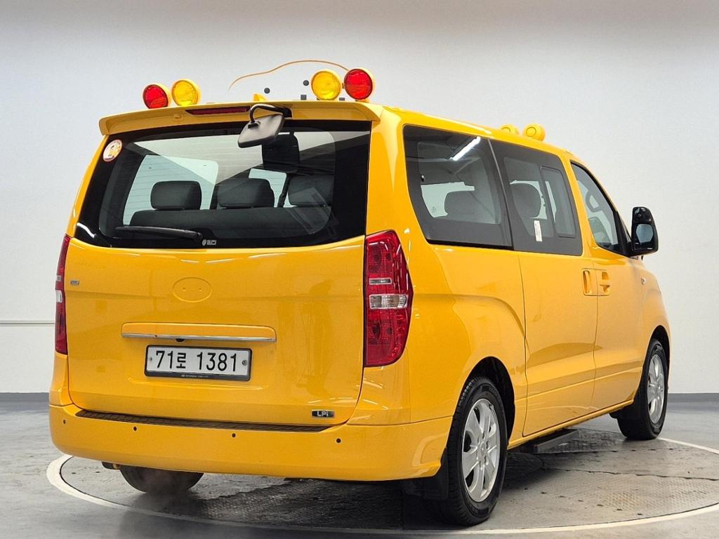 2021 HYUNDAI THE NEW GRAND STAREX 