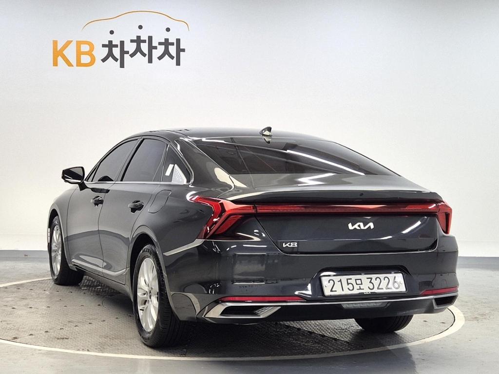 2022 KIA K8 