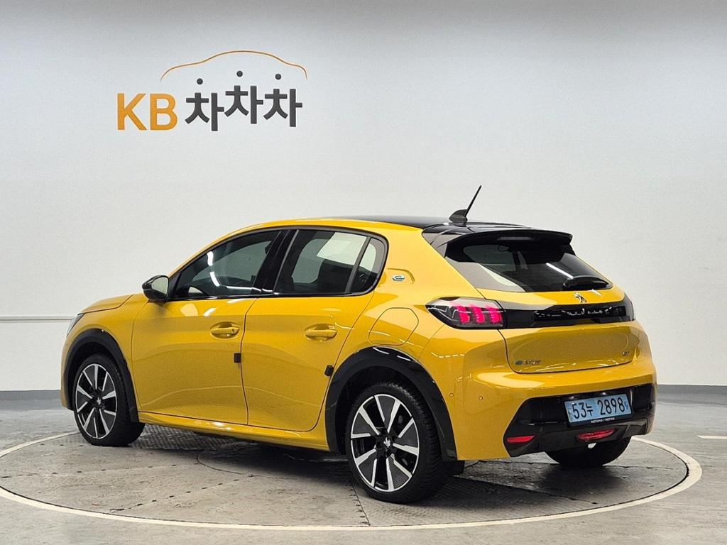 2021 PEUGEOT e-208 