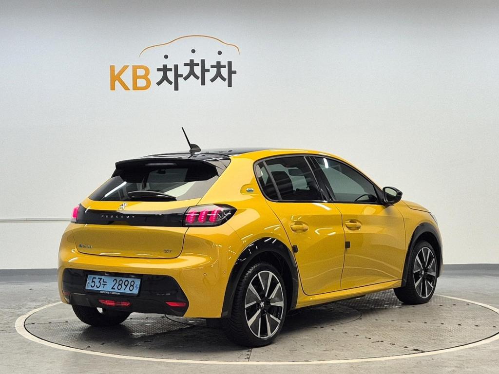 2021 PEUGEOT e-208 