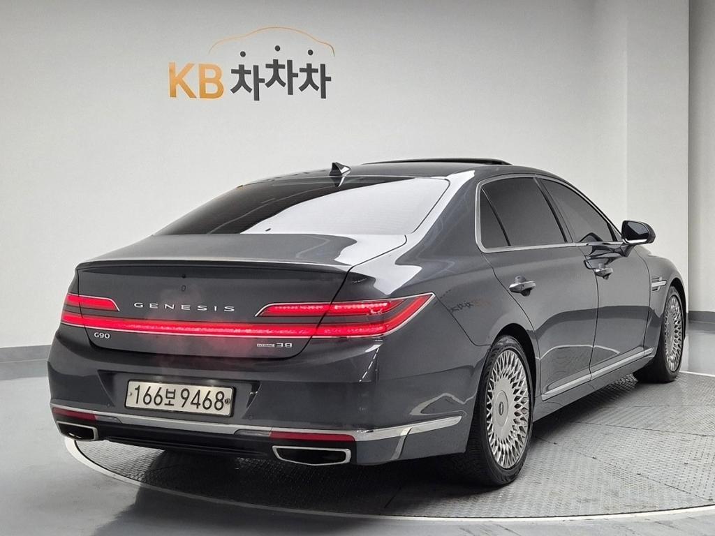 2020 GENESIS G90 