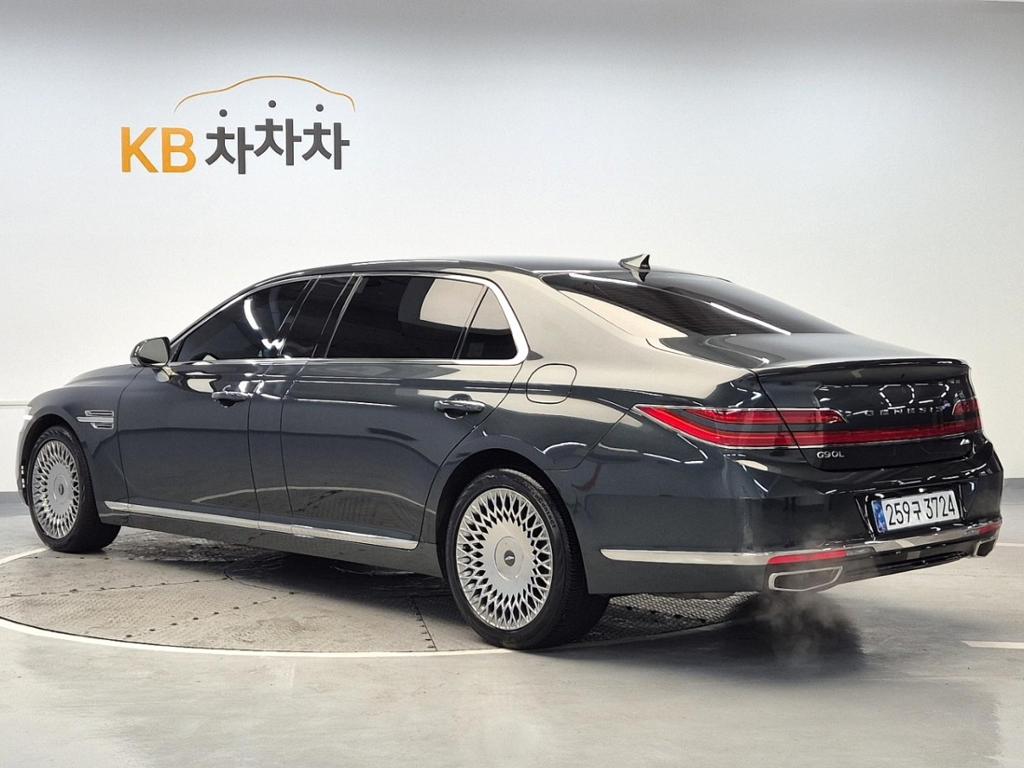 2021 GENESIS G90 