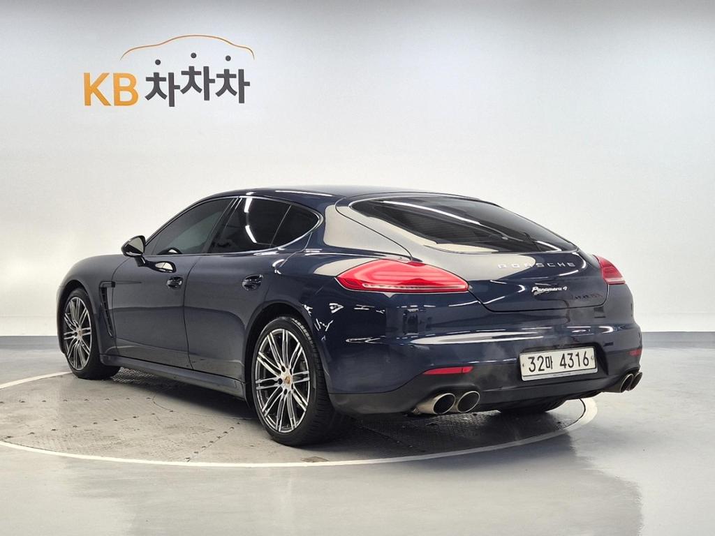 2015 PORSCHE PANAMERA 