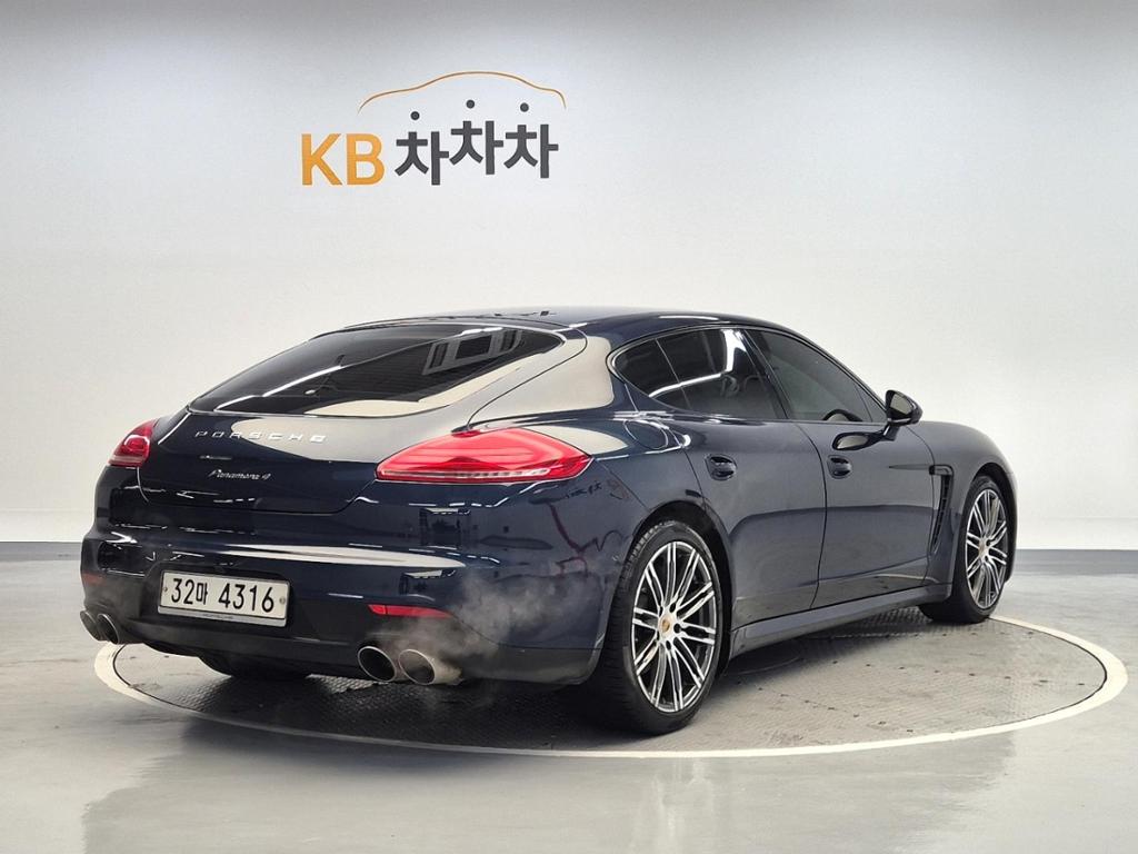 2015 PORSCHE PANAMERA 
