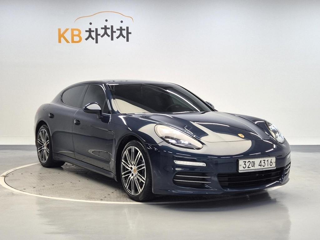 2015 PORSCHE PANAMERA 