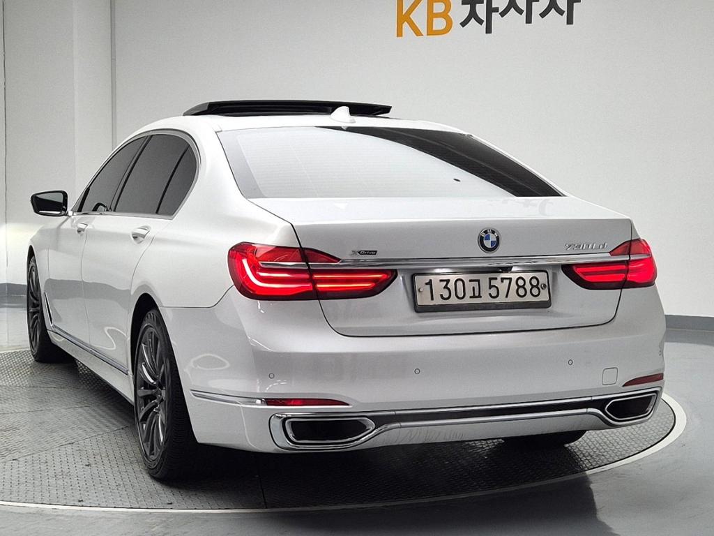 2016 BMW 7 SERIES (6Gen) 