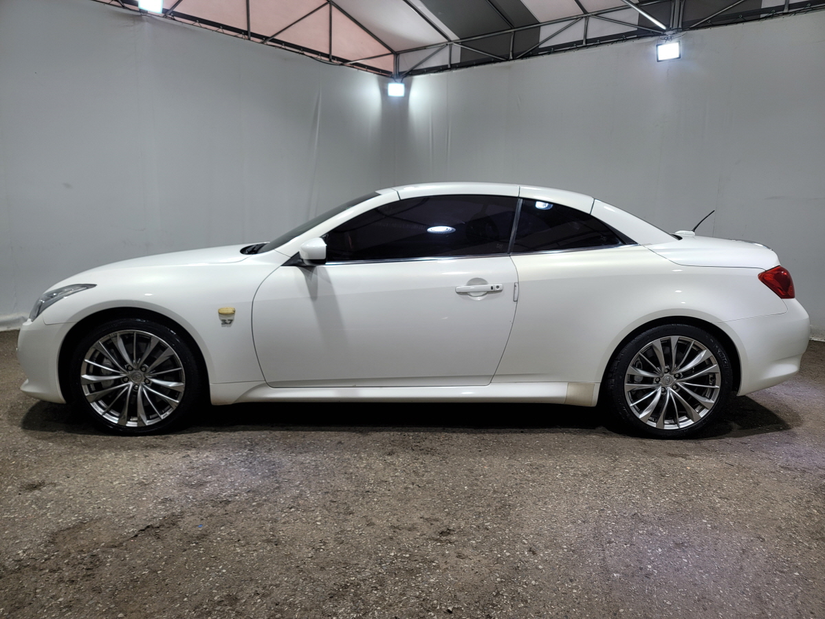 2014 INFINITI Q60 (1G) 
