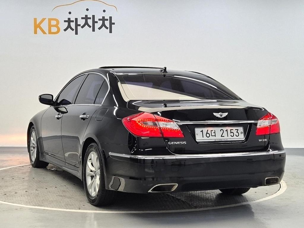 2012 HYUNDAI GENESIS 