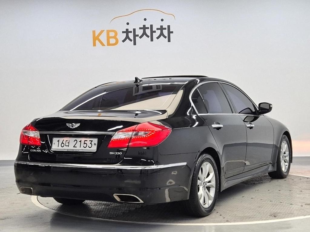 2012 HYUNDAI GENESIS 