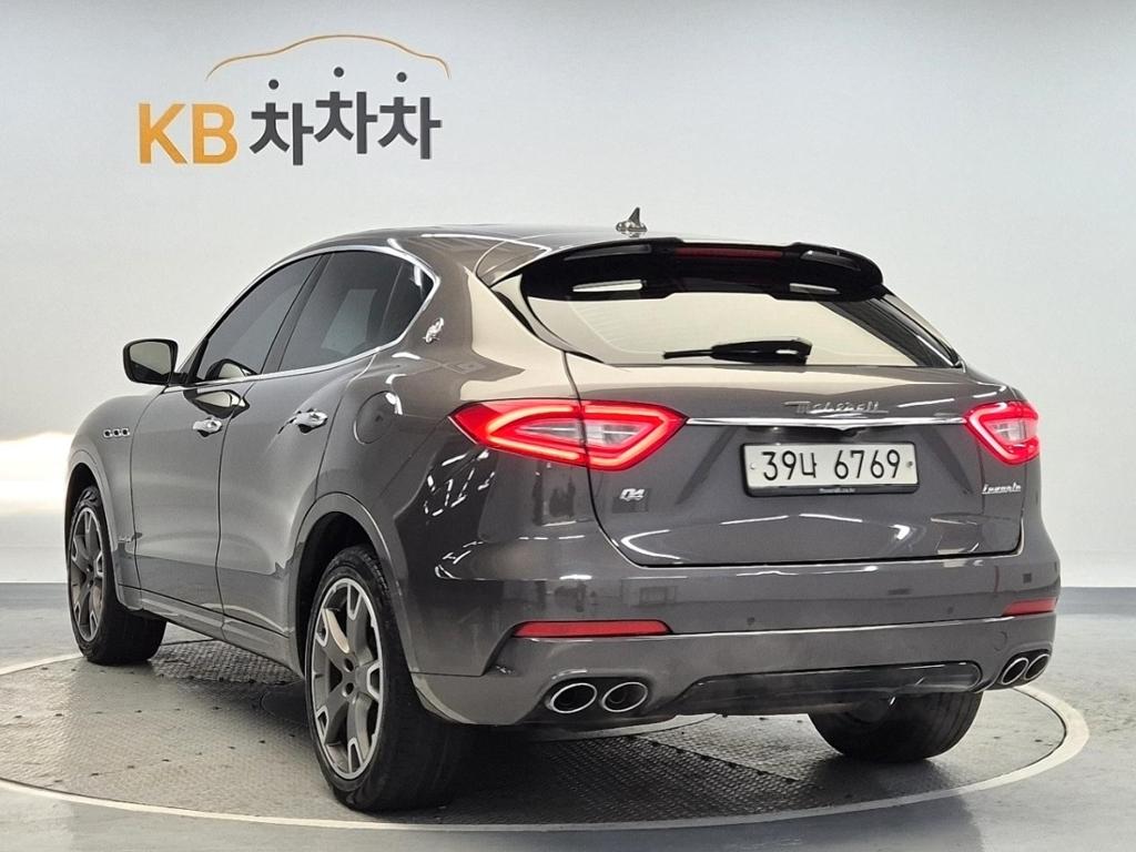 2018 MASERATI LEVANTE 