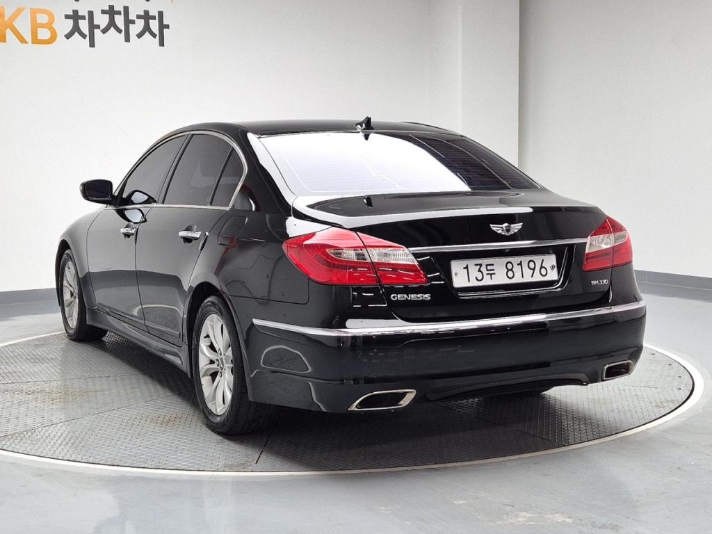 2012 HYUNDAI GENESIS 