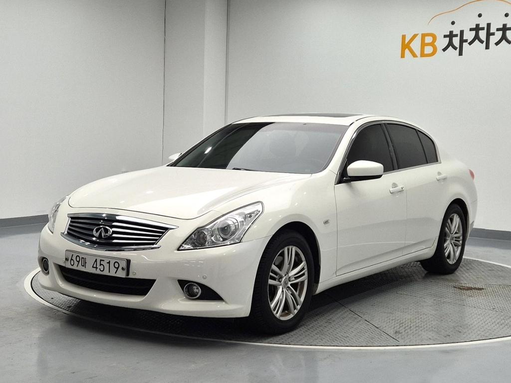 2011 INFINITI G 
