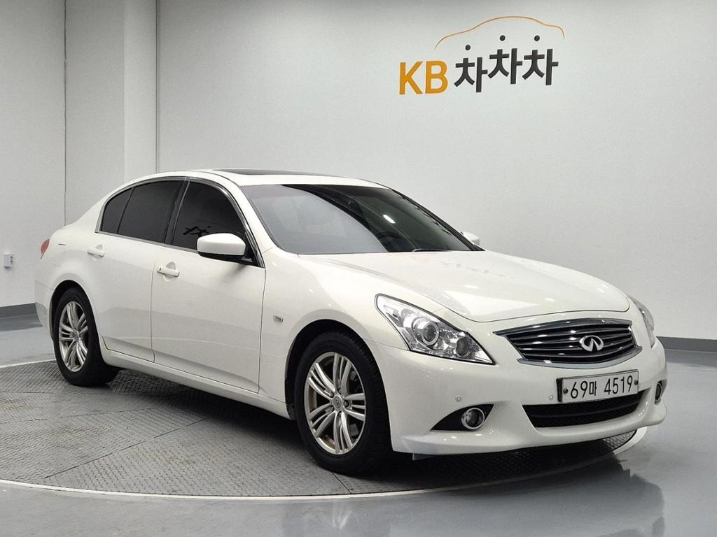 2011 INFINITI G 