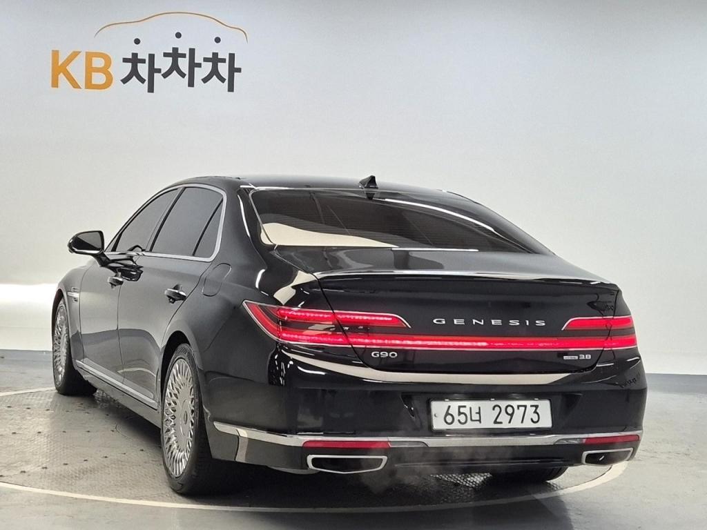 2019 GENESIS G90 