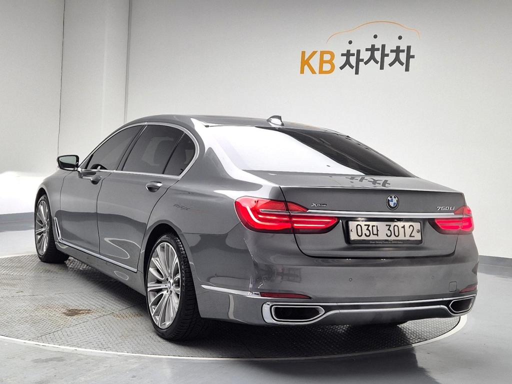 2017 BMW 7 SERIES (5Gen) 