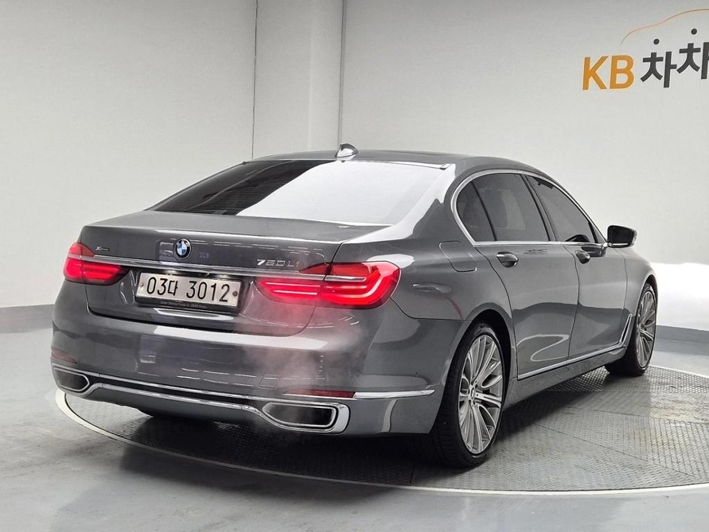 2017 BMW 7 SERIES (5Gen) 