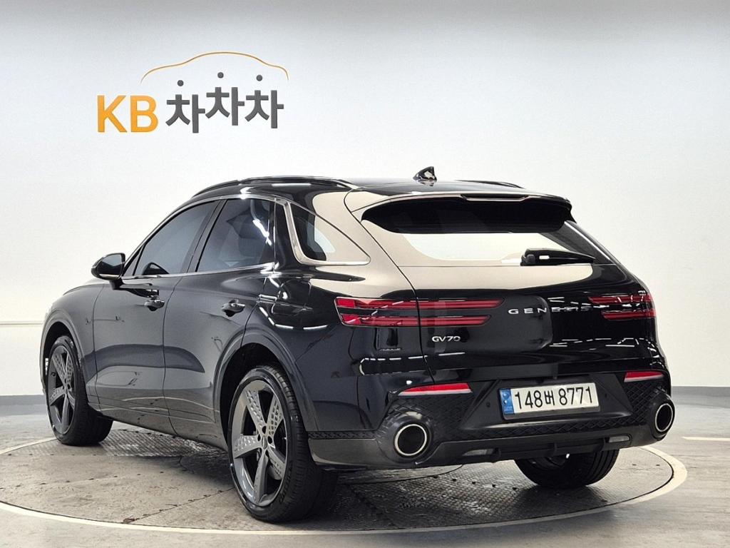 2022 GENESIS GV70 