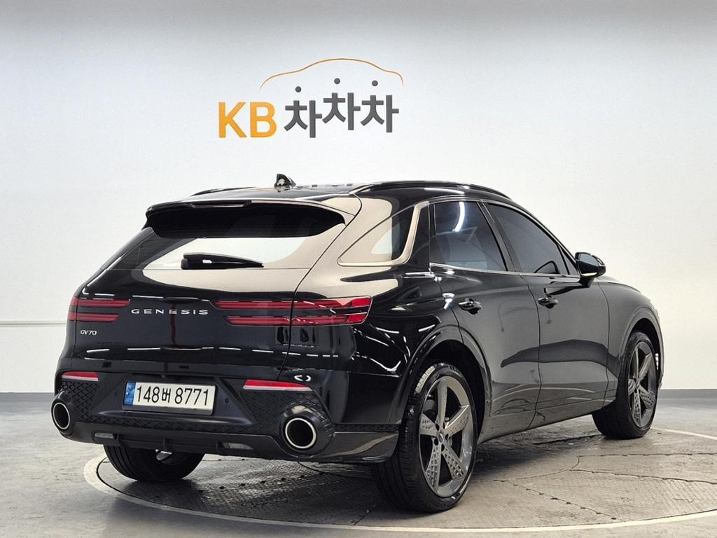 2022 GENESIS GV70 