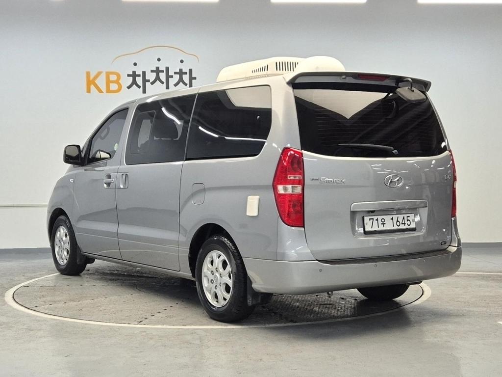 2011 HYUNDAI GRAND STAREX 