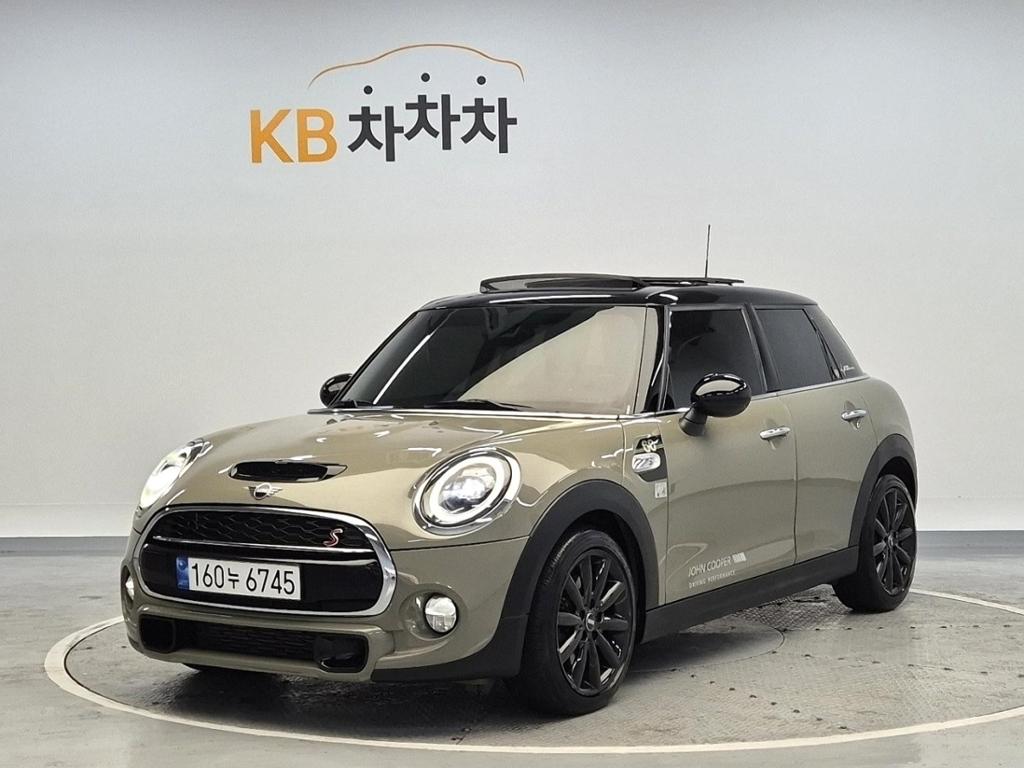 2019 MINI COOPER 