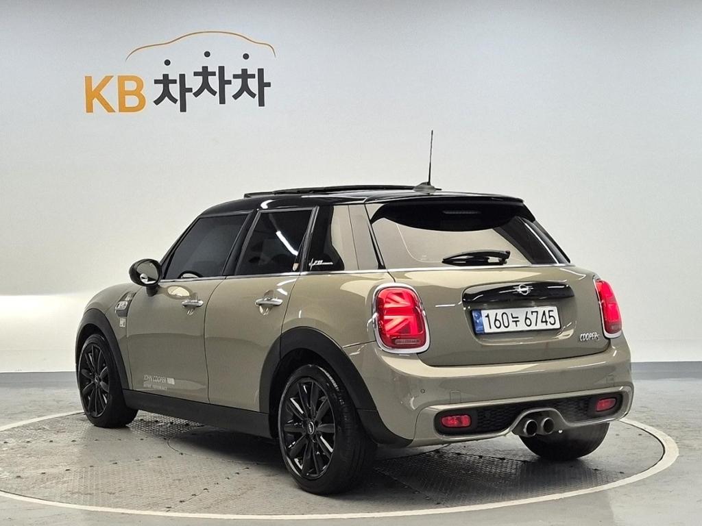 2019 MINI COOPER 