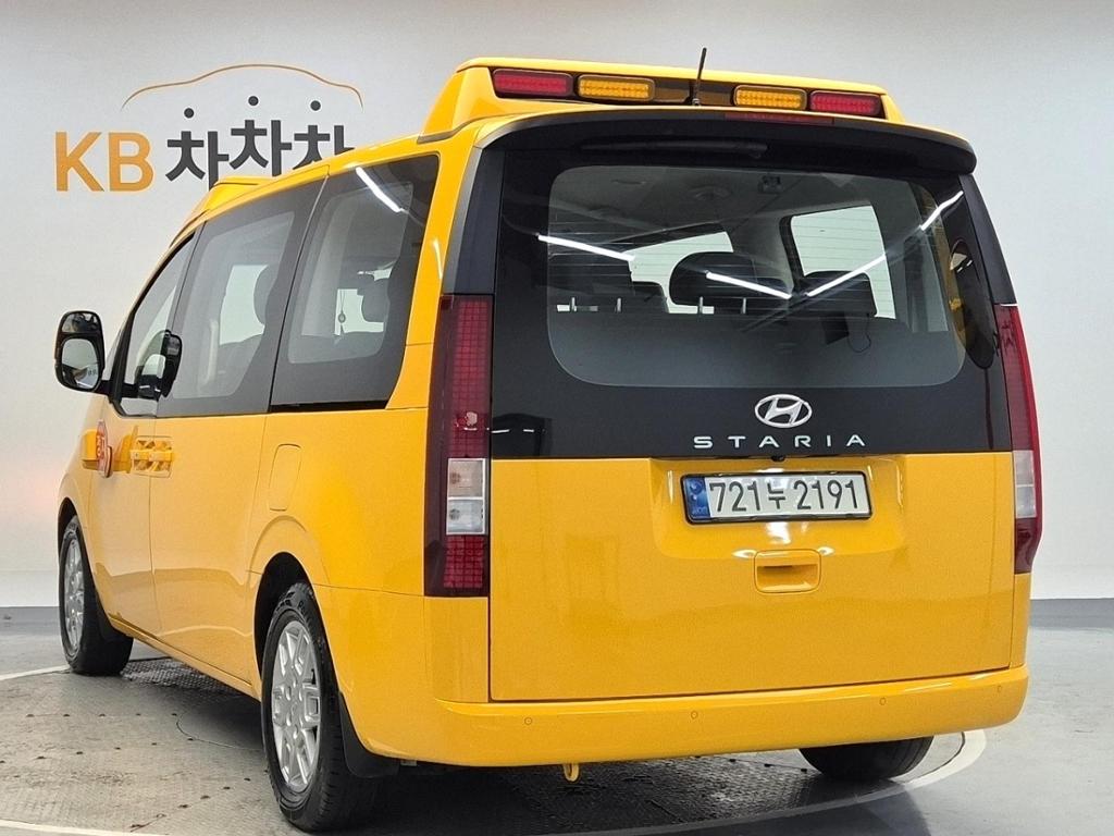 2022 HYUNDAI STARIA 