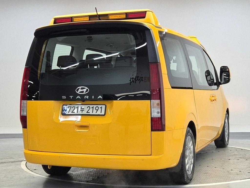 2022 HYUNDAI STARIA 