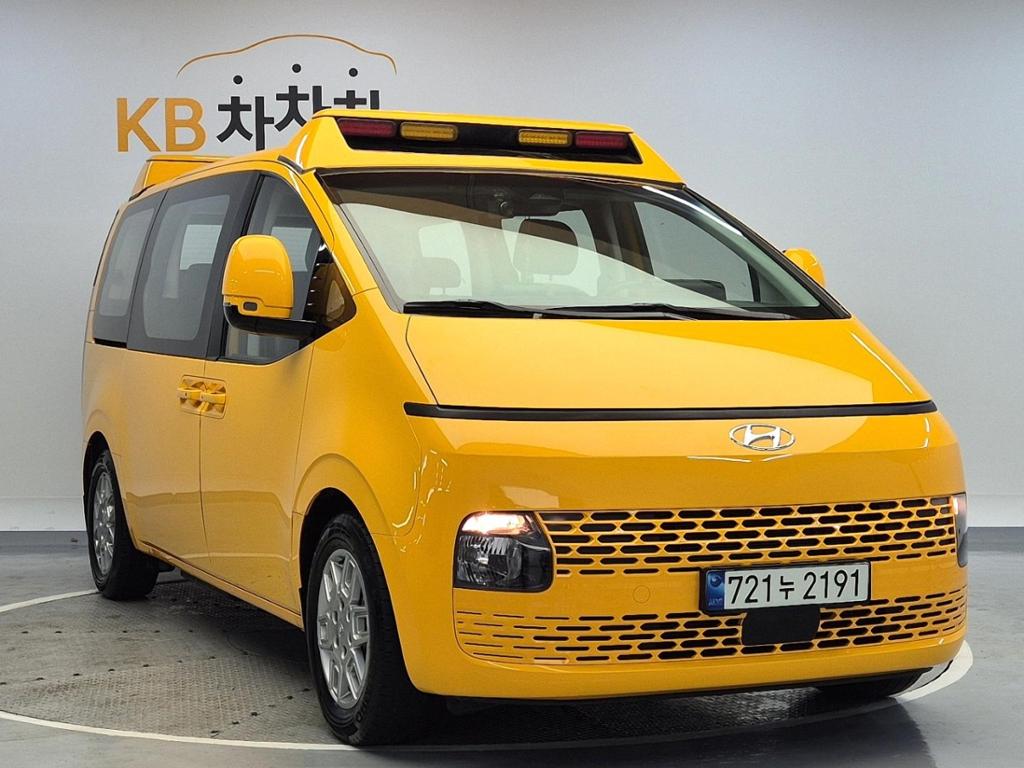 2022 HYUNDAI STARIA 
